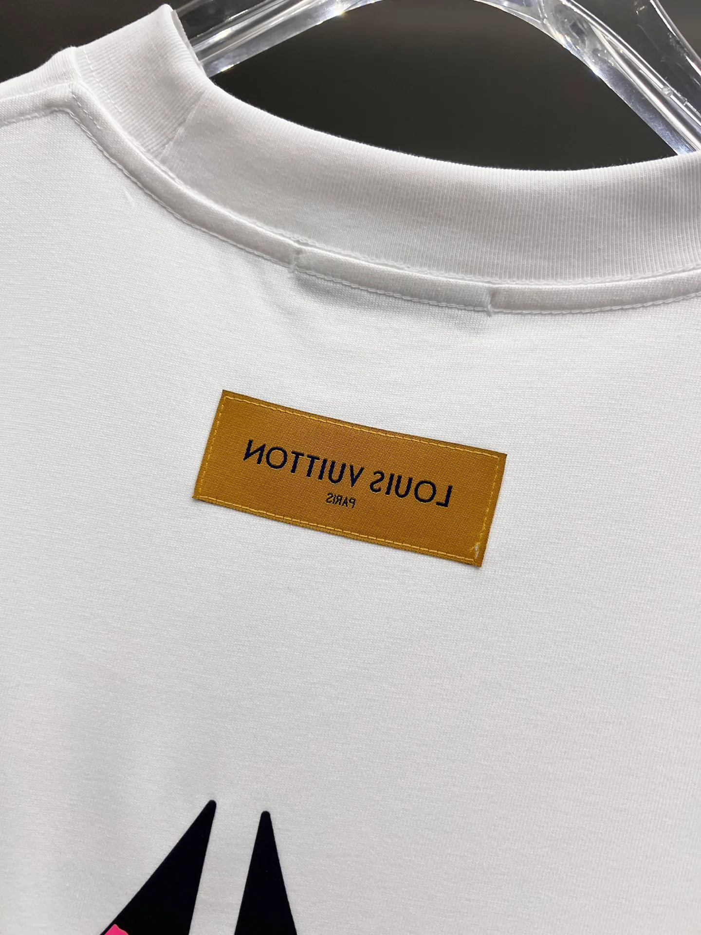 🅿️190 1v Louis* 2025 autumn and winter new style, classic letter three-dimensional foam printing technology design, high-end version! Highly breathable and comfortable, customized double yarn plain cotton fabric. Short-sleeved T-shirt. Same style for men and women. Sizes S M L XL XXL Five sizes black white